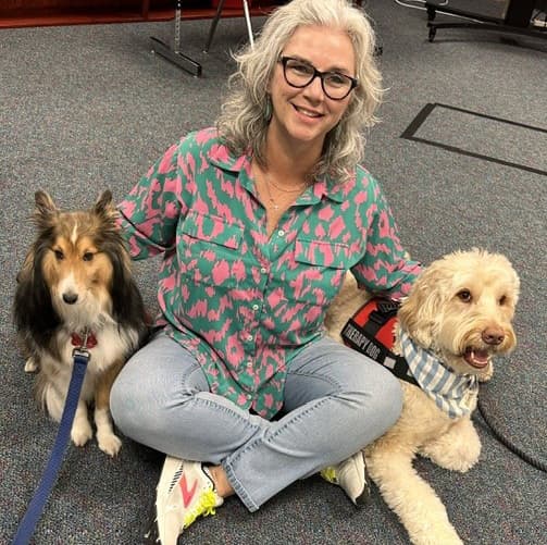 Dee Turk with Angel Paws therapy dogs at Schultz Elementary